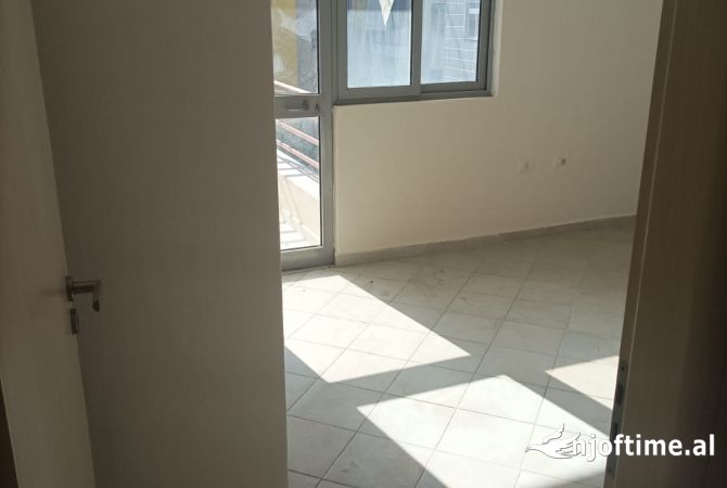 Shtepi me qera 2+1 ne Tirane - 35,000 Leke