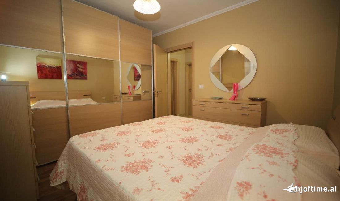 Shtepi me qera Apartament ne Tirane, 2+1, Mobilimi E mobiluar, Pagesa 700  Euro.