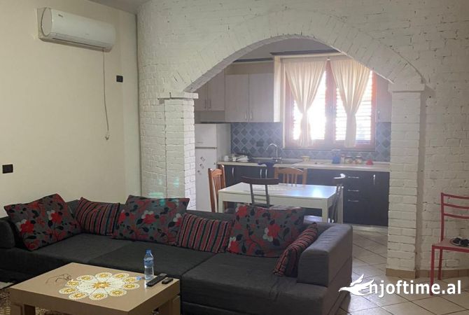 Shtepi me qera 2+1 ne Tirane - 40,000 Leke
