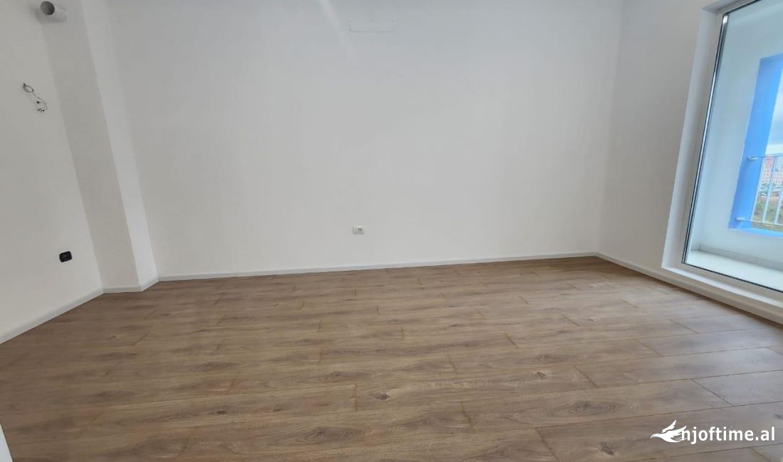 Shtepi ne shitje Apartament ne Tirane, 1+1, Mobilimi Bosh, pa mobiluar, Pagesa 90,000  Euro.