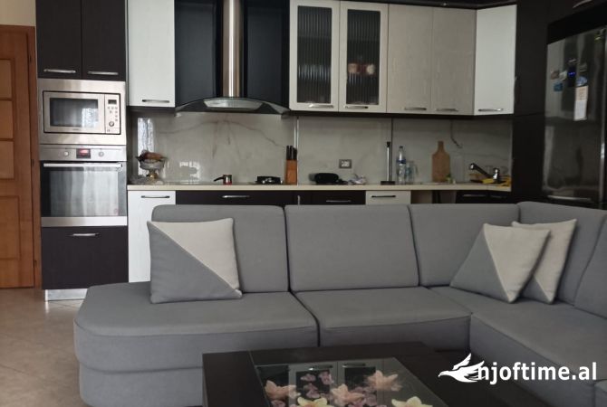 Shtepi me qera 3+1 ne Tirane - 50,000 Leke