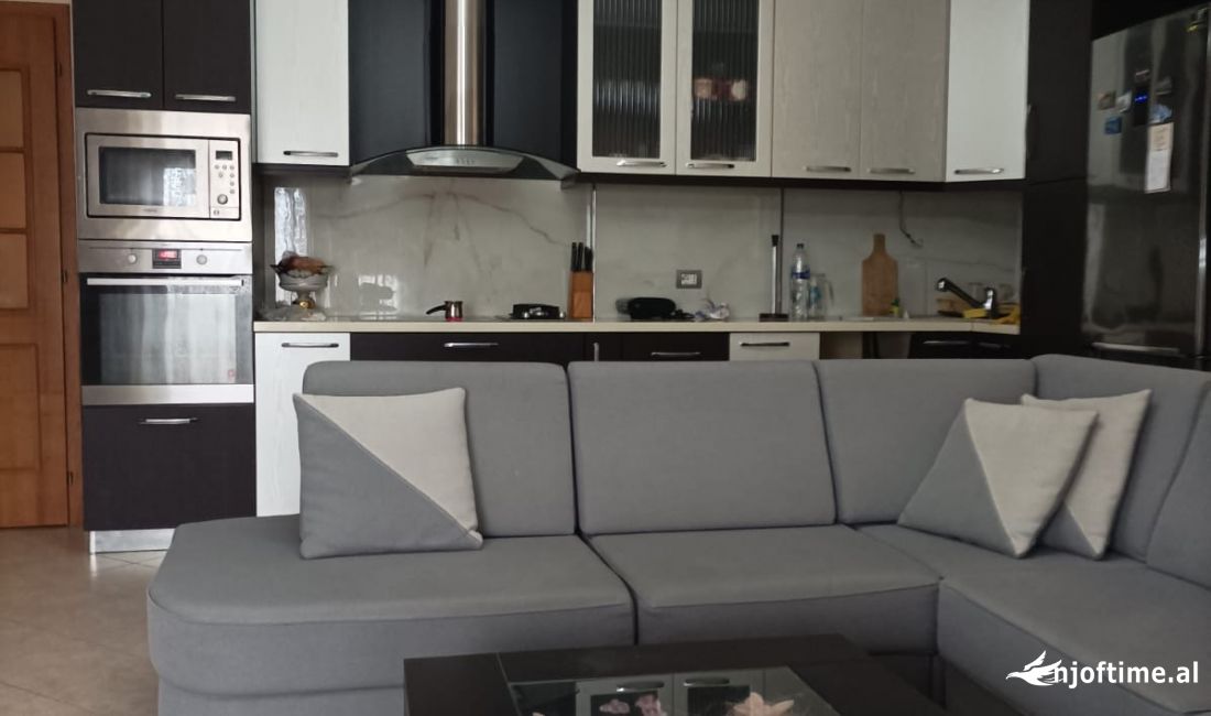 Shtepi me qera Apartament ne Tirane, 3+1, Mobilimi E mobiluar, Pagesa 50,000  Leke.
