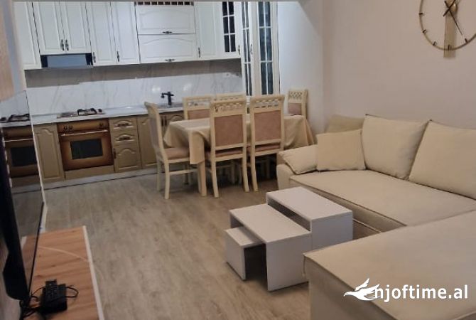 Shtepi me qera 1+1 ne Tirane - 60,000 Leke