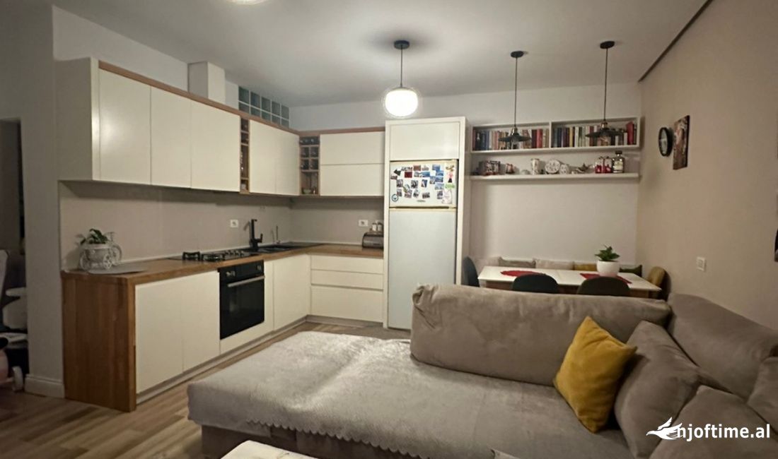 Shtepi ne shitje Apartament ne Tirane, 2+1, Mobilimi E mobiluar, Pagesa 81,000  Euro.