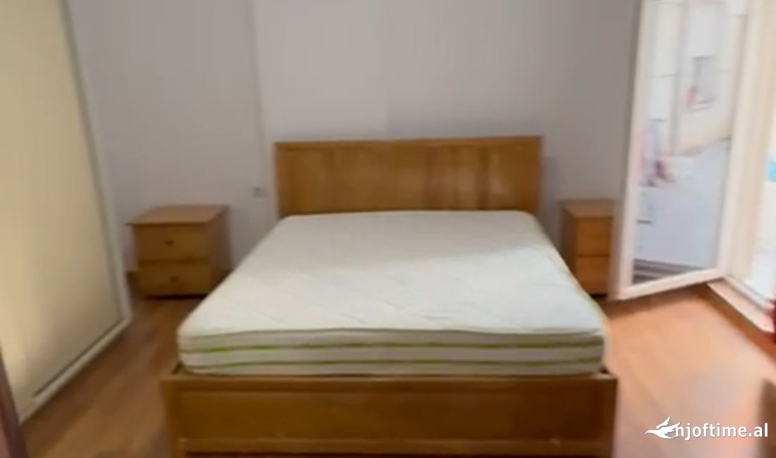 Shtepi me qera Apartament ne Tirane, 2+1, Mobilimi E mobiluar, Pagesa 400  Euro.