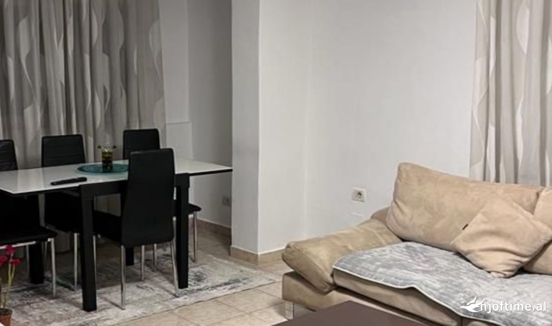 Shtepi me qera Apartament ne Tirane, 1+1, Mobilimi E mobiluar, Pagesa 450  Euro.
