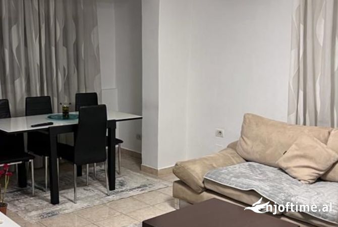 Jepet me qira apartament 1+1 te Rr. Hoxha Tahsim!