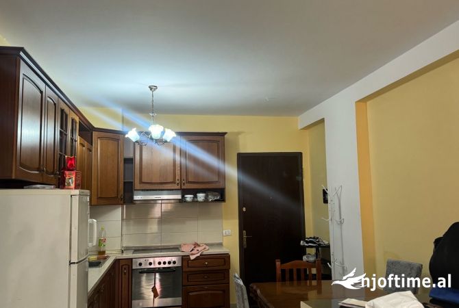 Shtepi me qera 2+1 ne Tirane - 40,000 Leke