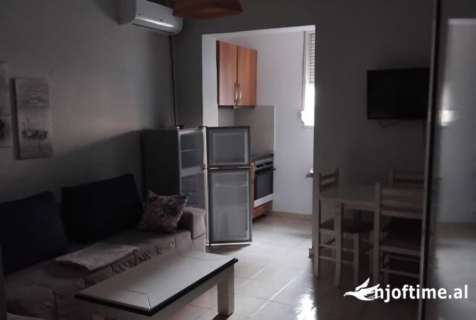 Shtepi me qera 1+1 ne Tirane - 40,000 Leke