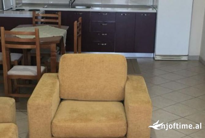 Shtepi me qera 1+1 ne Tirane - 40,000 Leke