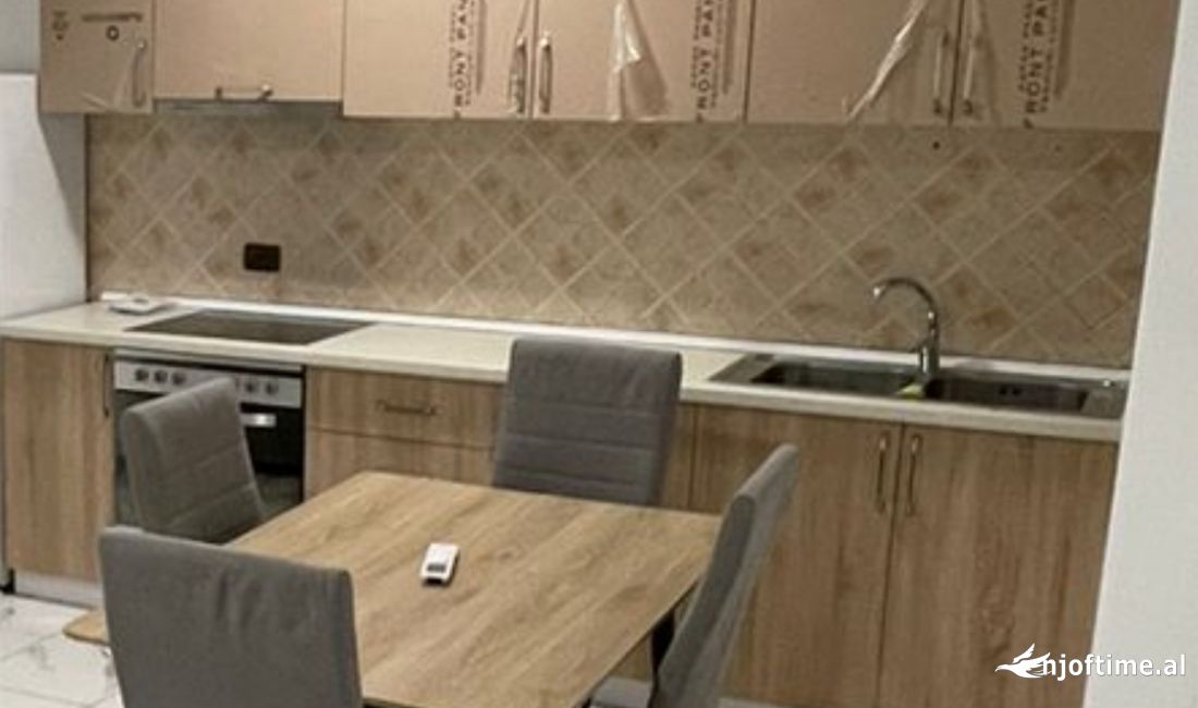 Shtepi me qera Apartament ne Tirane, 1+1, Mobilimi E mobiluar, Pagesa 380  Euro.