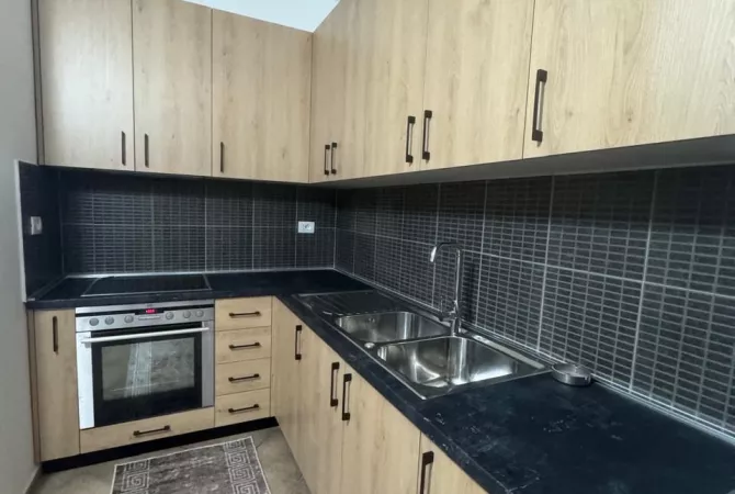 Shtepi me qera 1+1 ne Tirane - 50,000 Leke