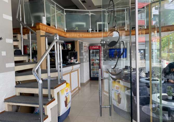 Shitet Biznesi Fast Food, Creperi Dhe Bar Lekli 2 ne Astir