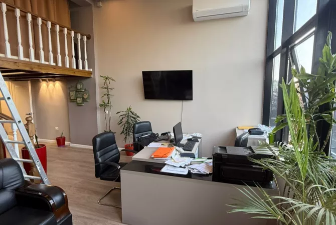Shtepi ne shitje Duplex(shtepi me 2 kate) ne Tirane, 1+1, Mobilimi Pjeserisht e mobiluar, Pagesa 135,000  Euro.