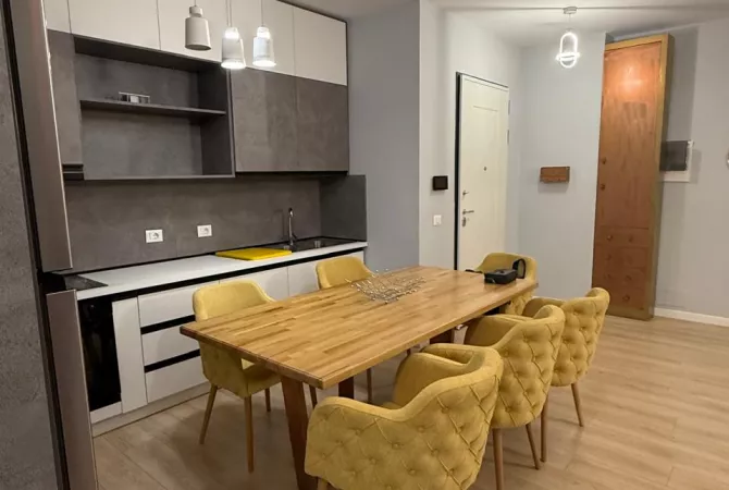 Shtepi me qera 2+1 ne Tirane - 1,320 Euro