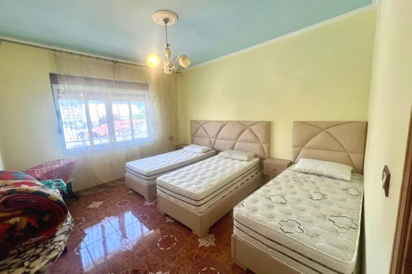 Private house for sale in Berat 7+1, In Part