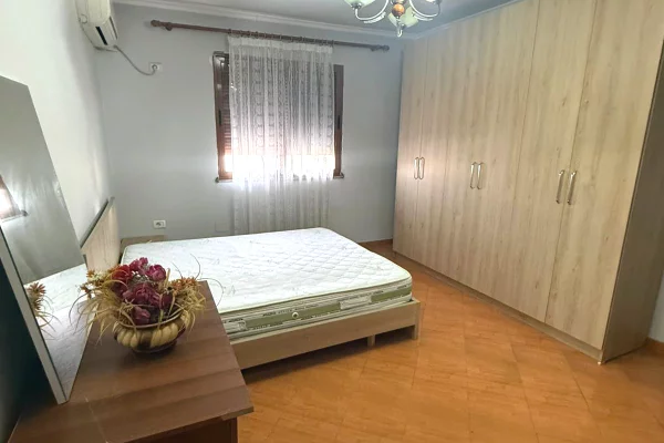 Shtepi me qera Apartament ne Tirane, 2+1, Mobilimi E mobiluar, Pagesa 45,000  Leke.