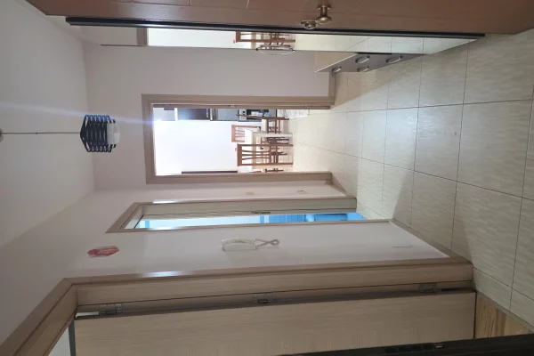 Shtepi me qera Apartament ne Tirane, 1+1, Mobilimi E mobiluar, Pagesa 45,000  Leke.