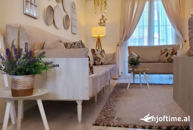 Shtepi ne shitje Apartament ne Tirane, 2+1, Mobilimi E mobiluar, Pagesa 179,000  Euro.