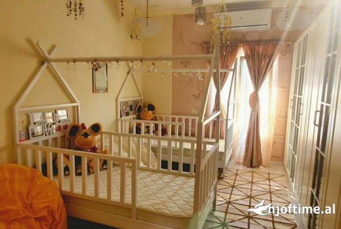 Shtepi ne shitje Apartament ne Tirane, 2+1, Mobilimi E mobiluar, Pagesa 179,000  Euro.