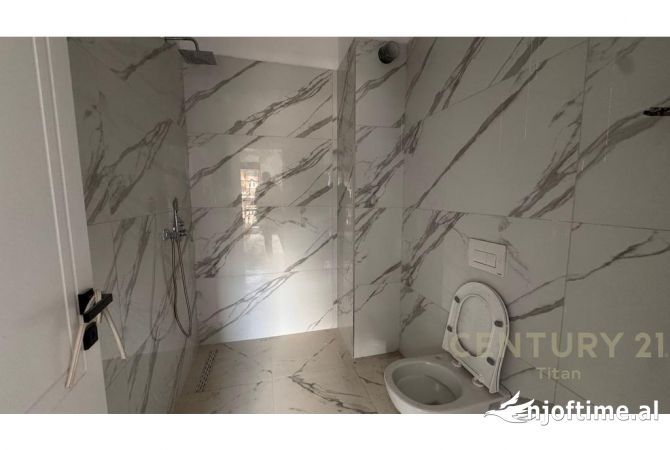 Shtepi ne shitje Apartament ne Tirane, 2+1, Mobilimi Bosh, pa mobiluar, Pagesa 115,000  Euro.