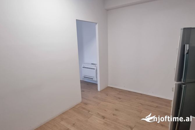 Shtepi me qera Apartament ne Tirane, 2+1, Mobilimi Bosh, pa mobiluar, Pagesa 1,250  Euro.
