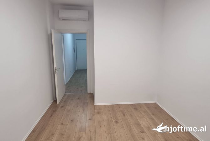 Shtepi me qera Apartament ne Tirane, 2+1, Mobilimi Bosh, pa mobiluar, Pagesa 1,250  Euro.