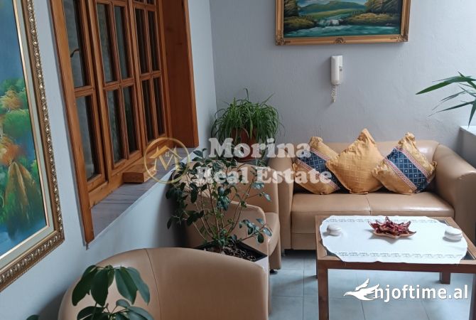 Shtepi ne shitje Vila Luksoze ne Tirane, 5+1, Mobilimi E mobiluar, Pagesa 322,000  Euro.