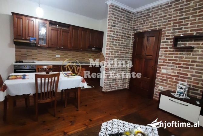 Shtepi me qera 4+1 ne Tirane - 1,400 Euro