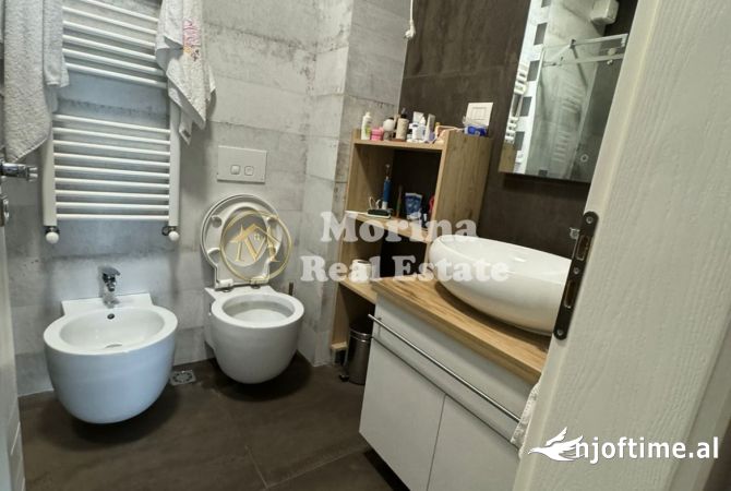 Shtepi ne shitje Apartament ne Tirane, 2+1, Mobilimi E mobiluar, Pagesa 206,000  Euro.