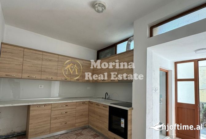 Shtepi ne shitje Vila Luksoze ne Tirane, 4+1, Mobilimi Bosh, pa mobiluar, Pagesa 300,000  Euro.