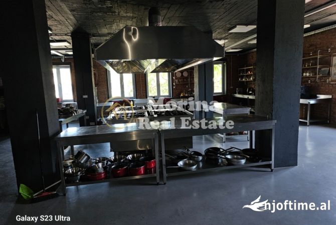 Ambient biznesi me qera 2+1 ne Tirane - 2,500 Euro