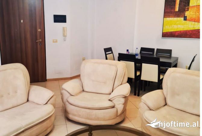 Shtepi me qera 2+1 ne Tirane - 700 Euro