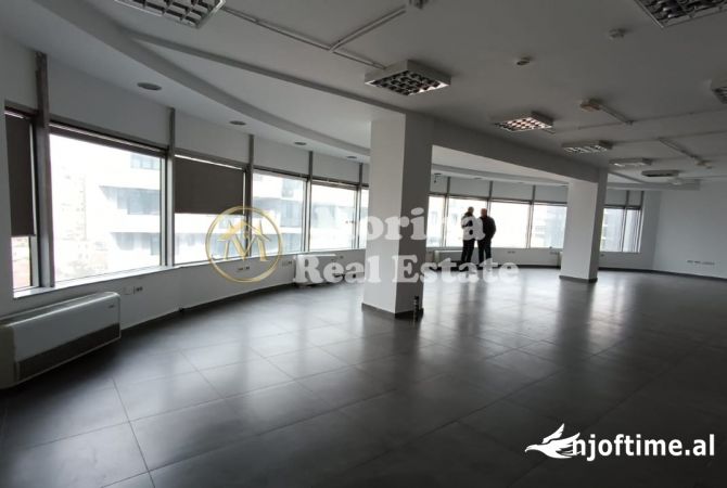 Ambient biznesi me qera 3+1 ne Tirane - 3,500 Euro