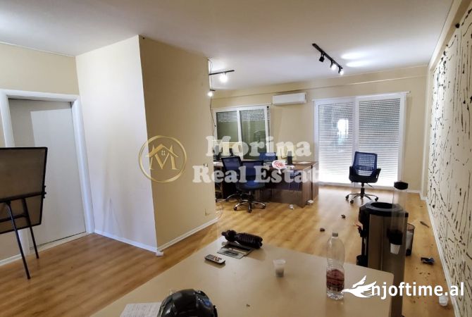 Qera, Ambient Zyrash Open Space , Komuna Parisit , 1.000 euro