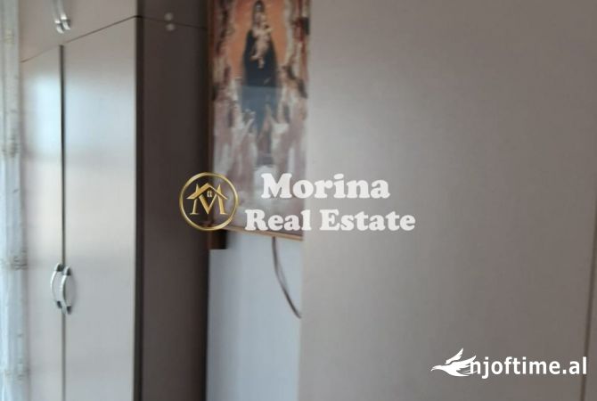 Shtepi ne shitje Papafingo(kati i catise) ne Tirane, 2+1, Mobilimi E mobiluar, Pagesa 155,000  Euro.