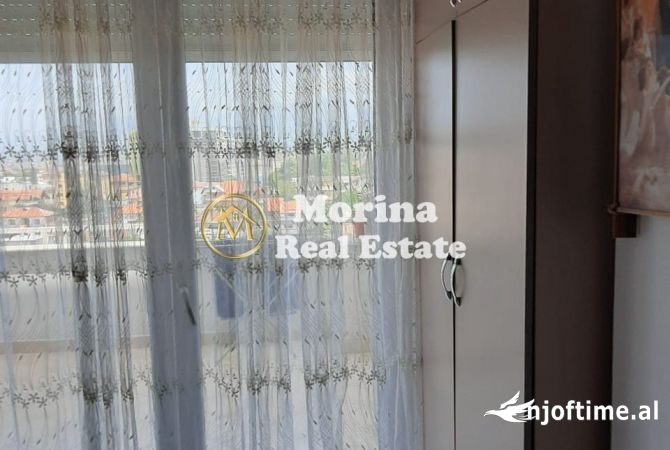 Shtepi ne shitje Papafingo(kati i catise) ne Tirane, 2+1, Mobilimi E mobiluar, Pagesa 155,000  Euro.