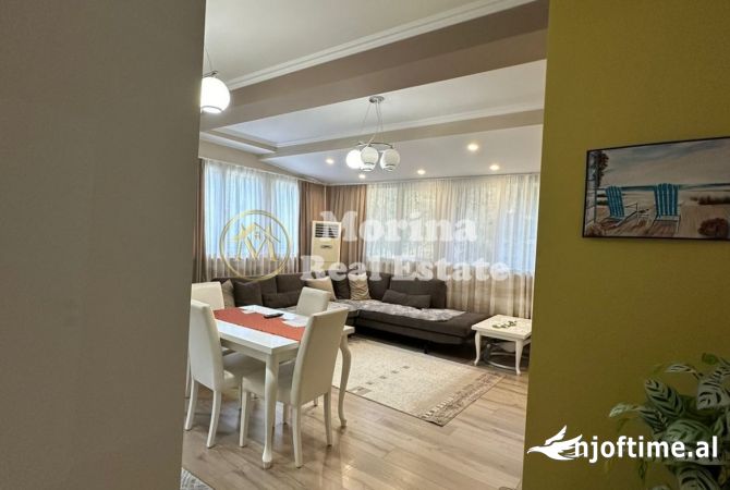Shtepi ne shitje Apartament ne Tirane, 3+1, Mobilimi E mobiluar, Pagesa 215,000  Euro.
