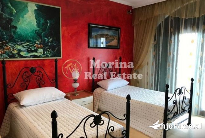 Shtepi ne shitje Vila Luksoze ne Tirane, 4+1, Mobilimi E mobiluar, Pagesa 800,000  Euro.