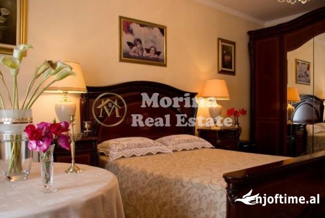 Shtepi ne shitje Vila Luksoze ne Tirane, 4+1, Mobilimi E mobiluar, Pagesa 800,000  Euro.