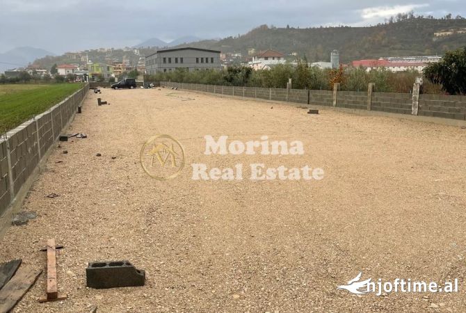 Truall ose Toke  ne Tirane - 700 Euro