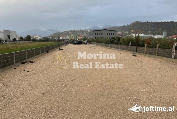 Truall ose Toke  ne Tirane - 700 Euro
