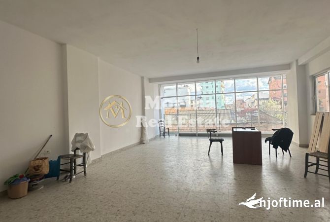 Ambient biznesi me qera 3+1 ne Tirane - 1,800 Euro