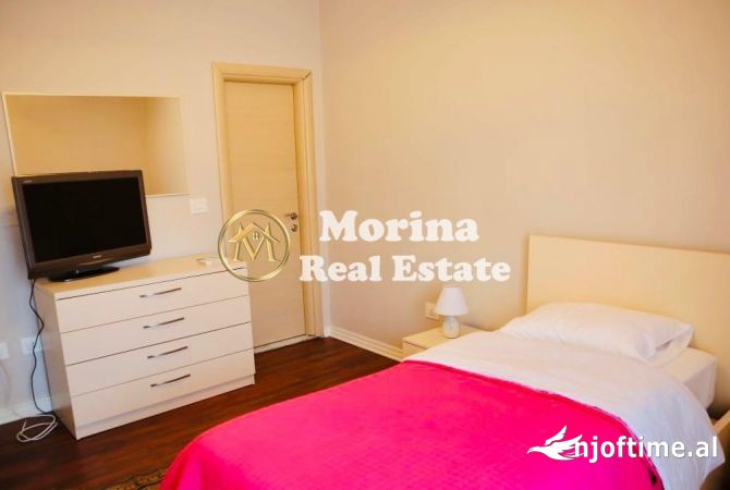 Shtepi me qera Shtepi Private ne Tirane, 3+1, Mobilimi E mobiluar, Pagesa 800  Euro.