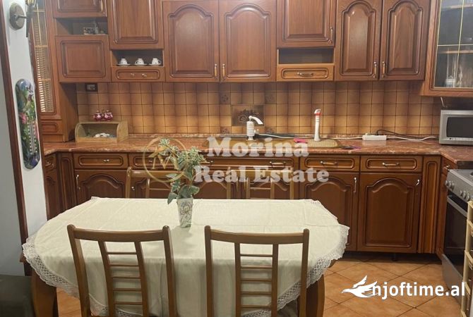 Shtepi ne shitje Apartament ne Tirane, 3+1, Mobilimi E mobiluar, Pagesa 140,000  Euro.