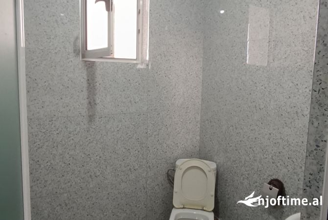 Shtepi me qera Shtepi Private ne Tirane, 2+1, Mobilimi E mobiluar, Pagesa 350  Euro.