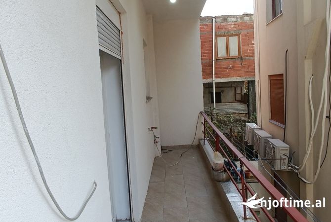 Shtepi me qera Shtepi Private ne Tirane, 2+1, Mobilimi E mobiluar, Pagesa 350  Euro.