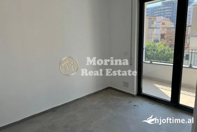 Qera, Ambient Biznesi, Bulevardi Ri, 450 euro/muaj