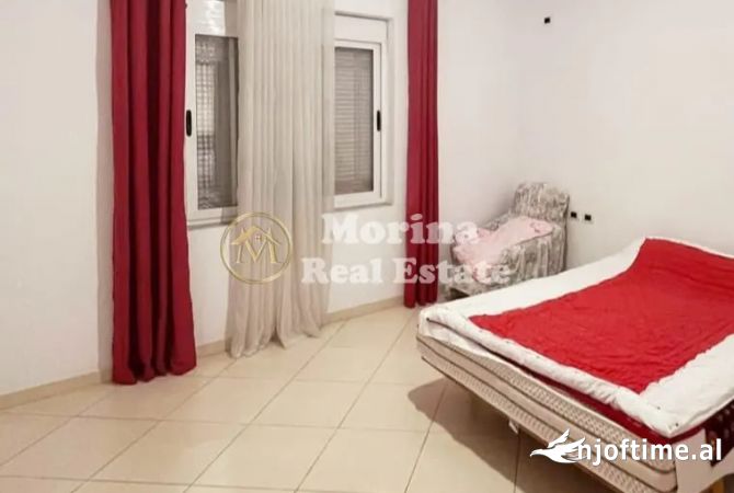 Shtepi me qera Shtepi Private ne Tirane, 3+1, Mobilimi E mobiluar, Pagesa 380  Euro.