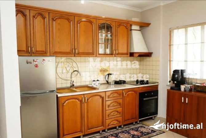 Shtepi me qera Apartament ne Tirane, 2+1, Mobilimi E mobiluar, Pagesa 780  Euro.